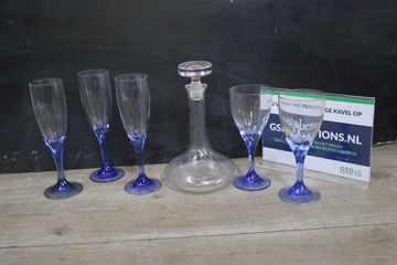 Afbeelding van 3 Glazen Champagne Fluitjes & 2 Wijnglazen met Decanter''