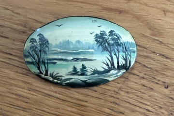 Afbeelding van Vintage Russische handbeschilderde broche – winterlandschap