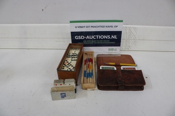 Afbeelding van Spelletjes set met dominostenen, mikado en kaartspellen