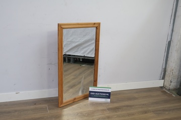 Afbeelding van Spiegel met houten lijst