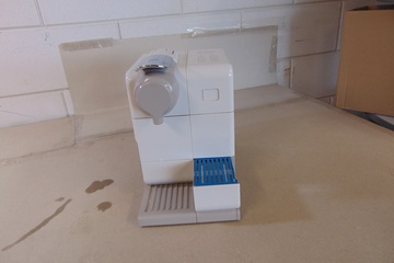 Afbeelding van Delonghi Lattissima Touch EN560.W Nespressomachine