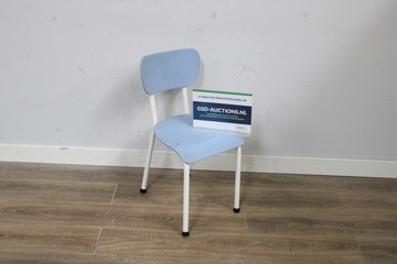 Afbeelding van Vintage metalen stoel met blauwe zitting en rugleuning
