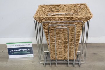 Afbeelding van Rieten mand met metalen frame