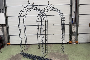 Afbeelding van Antieke metalen Tuinboog, pergola - 246 cm hoog