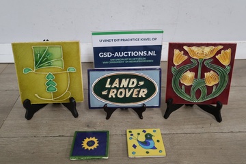 Afbeelding van Set met decoratieve tegels en Land Rover tegel