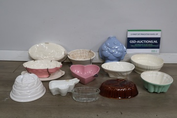 Afbeelding van Set diverse vintage cake- en bakvormen