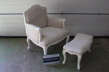 Afbeelding van Brocante Witte fauteuil met voetenbank'