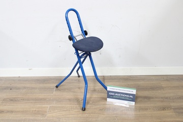 Afbeelding van Opvouwbare transportkruk met blauwe metalen frame