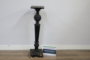 Afbeelding van Zwart houten sokkel