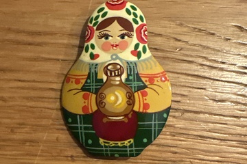 Afbeelding van Broche baboeshka speld 6 cm lang