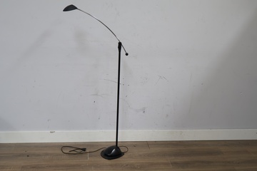 Afbeelding van Staande vloerlamp met gebogen arm