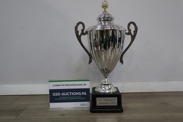 Afbeelding van Zilverkleurige poedelprijs trofee met deksel''
