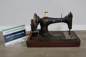 Afbeelding van Singer antieke handmatige naaimachine'