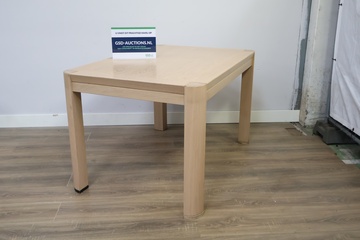 Afbeelding van Vierkante houten tafel''
