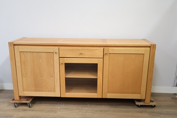 Afbeelding van Houten dressoir met glazen deur