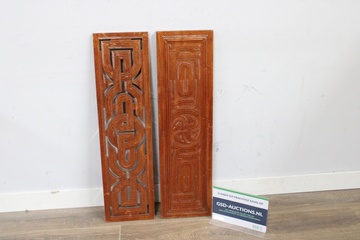 Afbeelding van Twee houten decoratieve panelen