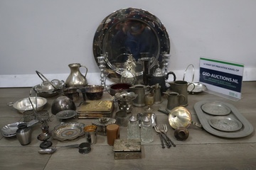 Afbeelding van Collectie Verzilverde decoratieve en gebruiksvoorwerpen