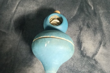 Afbeelding van Antiek speelgoed tol speelgoed vintage