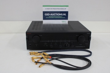 Afbeelding van Nakamichi versterker met kabels - Amplifier1