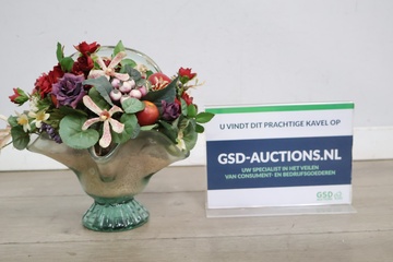 Afbeelding van Glazen vaas met kunstbloemen'
