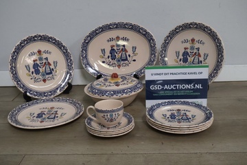Afbeelding van 14-Stuks Vintage Servies va Johnson Brother Hearts & Flowers