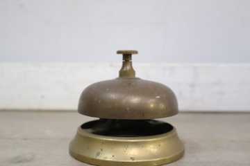 Afbeelding van Oude receptiebel van messing