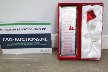 Afbeelding van Glazen roos in cadeauverpakking