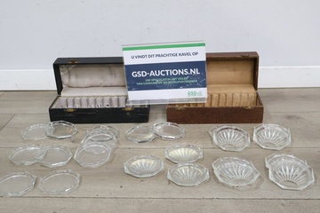 Afbeelding van Vintage set Kristallen Onderzetters met opbergdozen'