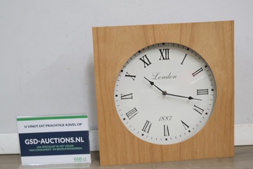 Afbeelding van Wandklok met houten omlijsting