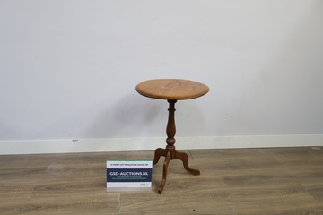 Afbeelding van Houten bijzettafel met ronde blad en gedraaide poot
