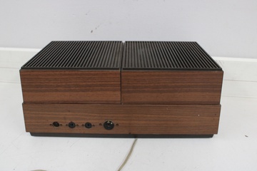 Afbeelding van Bruns vintage platenspeler met ingebouwde speakers