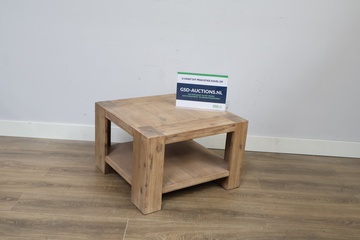Afbeelding van Houten salontafel met plank