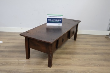 Afbeelding van Donkere houten salontafel met lades