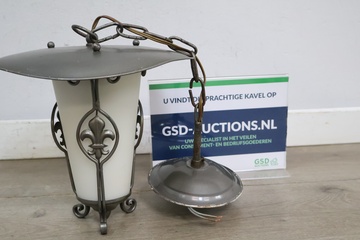 Afbeelding van Vintagae Hanglamp met metalen frame en melkglas
