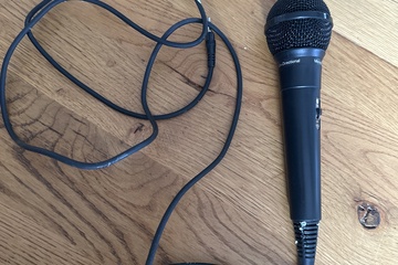 Afbeelding van Microfoon aan kabel onbekend of hij wel of niet werkt