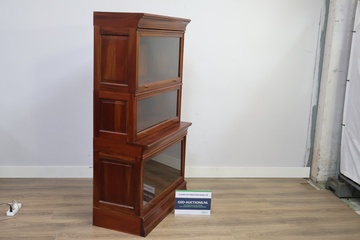 Afbeelding van Antieke boekenkast met glazen deuren, Vitrinekast