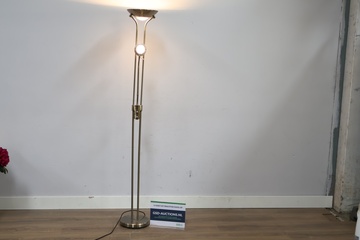 Afbeelding van Staande moderne vloerlamp met twee lichtpunten'
