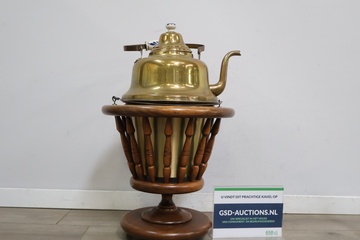 Afbeelding van Koperen ketel met houten standaard