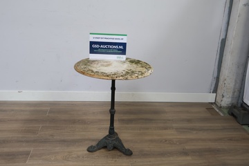 Afbeelding van Antieke tafel met marmeren blad en Gietijzeren poot