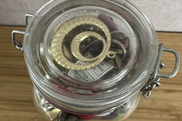 Afbeelding van Mystery jar sieraden 1757 gram grote pot met sieraden.