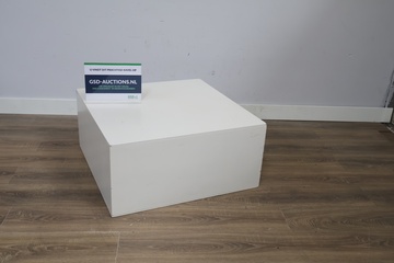 Afbeelding van Witte kubusvormige tafel, Bijzettafel