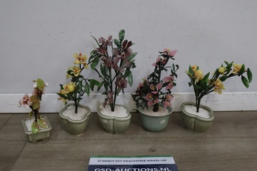 Afbeelding van Set van vijf decoratieve kunstbloemen in pot