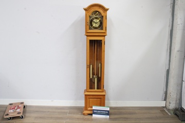 Afbeelding van Staande klok met houten kast