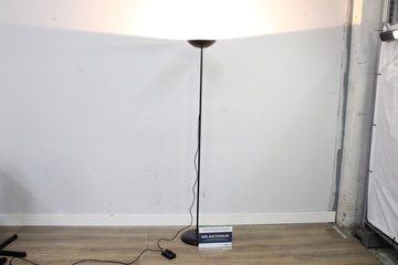 Afbeelding van Staande vloerlamp met metalen voet''