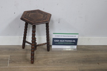 Afbeelding van Antiek houten kruk, Bijzettafel