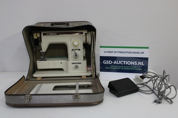 Afbeelding van Vintage naaimachine in draagkoffer