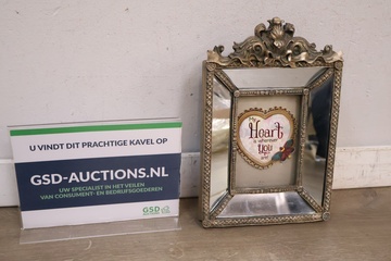 Afbeelding van Decoratieve spiegel met houten frame