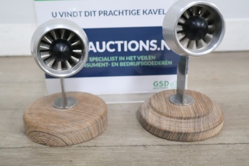 Afbeelding van Miniatuur straalmotor figuren op houten voet