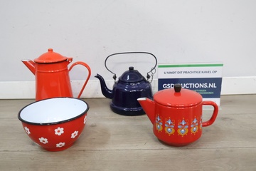 Afbeelding van Vintage Set geëmailleerde kannen en kom