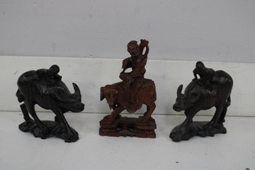 Afbeelding van 3 Oosterse houten beeldjes